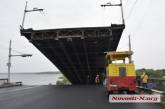 В Николаеве развели мосты — из акватории завода выходит «Геническ»