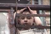 Семилетний ребенок, брошенный родителями, от голода чуть не выбросился с балкона многоэтажки (фото)