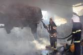 В Николаеве горел гараж с автомобилем внутри – пожар тушили 17 человек