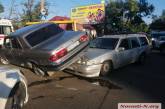 В центре Николаева «Вольво» врезался в «Волгу»: трое пострадавших