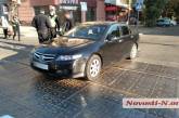 В центре Николаева «Хонда» сбила маму с ребенком, ехавших на электросамокате