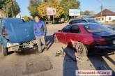 Сбитые пешеходы и отвалившееся колесо у маршрутки: все аварии понедельника в Николаеве