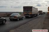 На киевской трассе ремонтные работы: движение затруднено, большие пробки (видео)