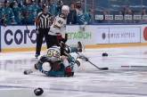 Российские хоккеисты устроили массовую драку прямо на льду (видео)