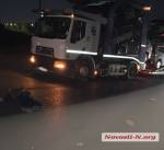 На трассе Н-11 Николаев &mdash; Днепр автовоз на базе автомобиля Renault&nbsp;D WIDE насмерть сбил пешехода