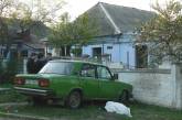 В Николаеве пенсионер умер за рулем. Автомобиль врезался в забор