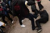 В Киеве возникла массовая драка из-за места в очереди: видео разборок