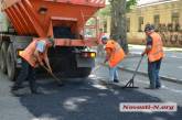 Главный «дорожник» Николаева пояснил, почему вырезанные ямы на дорогах неделями не ремонтируются