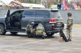 В Николаеве взрывотехники проверяли припаркованное авто: в полицию сообщили о возможном минировании