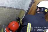 Киевлянин затащил в квартиру и насильно удерживал девушку: заложницу вызволяла полиция (видео)