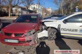 В центре Николаева полицейский «Рено» врезался в «Мицубиси»
