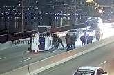 В Днепре на мосту перевернулся микроавтобус – пассажиры выбирались через люки (видео)