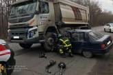 В Кривом Роге «Славута» влетела под грузовик: один человек погиб, еще один – травмирован 