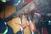 В Николаевской области рабочий застрял ногой в зернопогрузчике: на помощь пришли спасатели