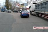 В Николаеве на кольце у автовокзала столкнулись «Нива и «Киа»