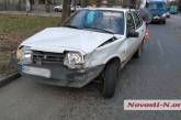В Николаеве ВАЗ, выезжавший с СТО, врезался в Toyota Land Cruiser 