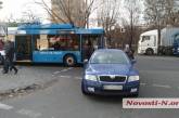 Появилось видео момента столкновения троллейбуса и легковушки в Николаеве