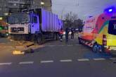 В Киеве мусоровоз протаранил «скорую», пострадал медик
