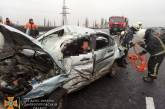В Днепропетровской области легковушка влетела под грузовик: трое пострадавших