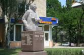 Памятнику Черновола нос приделал хирург-аматор?