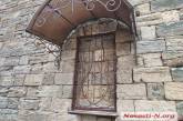 Икону на улице Набережной в Николаеве спрятали от вандалов за решеткой