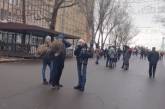 В Николаеве на Соборной вновь появились люди с краснокнижными орланами – за фото требуют 800 грн