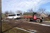 В Николаевской области на бездорожье застрял автобус: задействовали технику ГСЧС