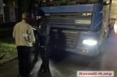 Навигатор подвел: в центре Николаева водителя фуры оштрафовали за выезд на «запрещенную» улицу