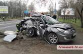 Возле парка Победы в Николаеве автомобиль врезался в столб — пострадал водитель