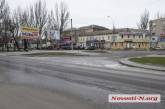 В центре Николаева на дороге из-за порыва сетей образовался «каток»: произошло ДТП