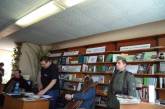 В николаевской библиотеке презентацию книги об СС провели с участием мужчины в нацистской форме