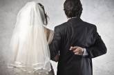 Кабмин будет бороться с фиктивными браками в Украине, позволяющими нелегалам попасть в страну