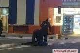 В николаевском «Эпицентре» задержали агрессивного покупателя с оружием и шиншиллой (видео)