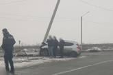 В Терновке легковушка врезалась в столб: пострадал пассажир