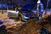В Николаеве пьяный водитель на «Рено» снес ограждение и перевернулся (видео)