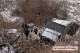 На трассе под Николаевом грузовик слетел в кювет: пострадал пассажир
