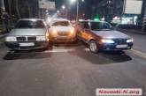 В Николаеве «Рено» попытался «вклиниться» между двумя авто и столкнулся с обоими