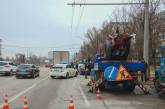 В Днепре грузовик протаранил автовышку с рабочими (видео)
