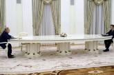 Стало известно, почему Путина и Макрона на переговорах разделял четырехметровый стол
