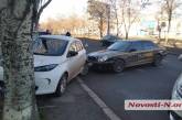 В Николаеве такси врезалось в припаркованный «Рено»