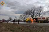 В Ивано-Франковской области на трассе загорелся газовоз: пожар тушат второй день