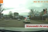 «Мгновенная карма»: в Николаеве водитель нарушил ПДД на глазах у полиции (видео)