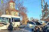 В Киевской области легковушка столкнулась с маршруткой: семь человек попали в больницу