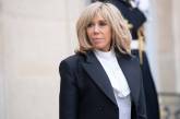 Жена президента Франции подала в суд на женщин, называвших ее трансгендером