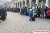 На вокзале в Одессе огромные очереди на эвакуационные поезда (фото)