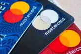 Mastercard и Visa приостанавливают транзакции и операции в России