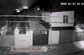 Ракетный обстрел Николаева сняла камера уличного наблюдения (видео)