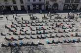 Убитые на войне в Украине дети: на главной площади Львова выставили 109 пустых колясок