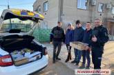Следователи по ДТП под обстрелами развозят гумпомощь жителям сел под Николаевом