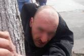 В центре Николаева задержали мародера, который выносил из квартиры телевизор